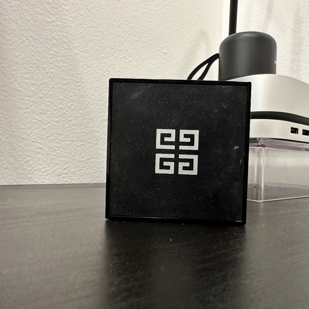 Givenchy Prisme Libre Loose Setting and Finishing Powder